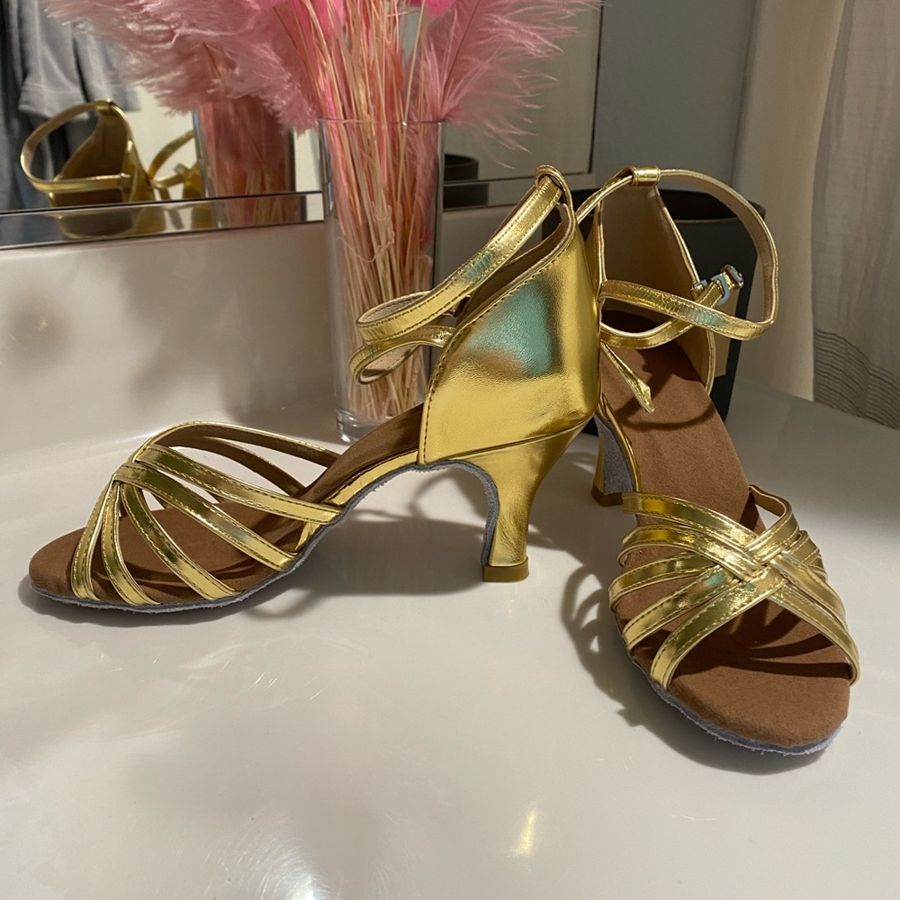 Gold dance shoes size 6. 3 inch heels. New!